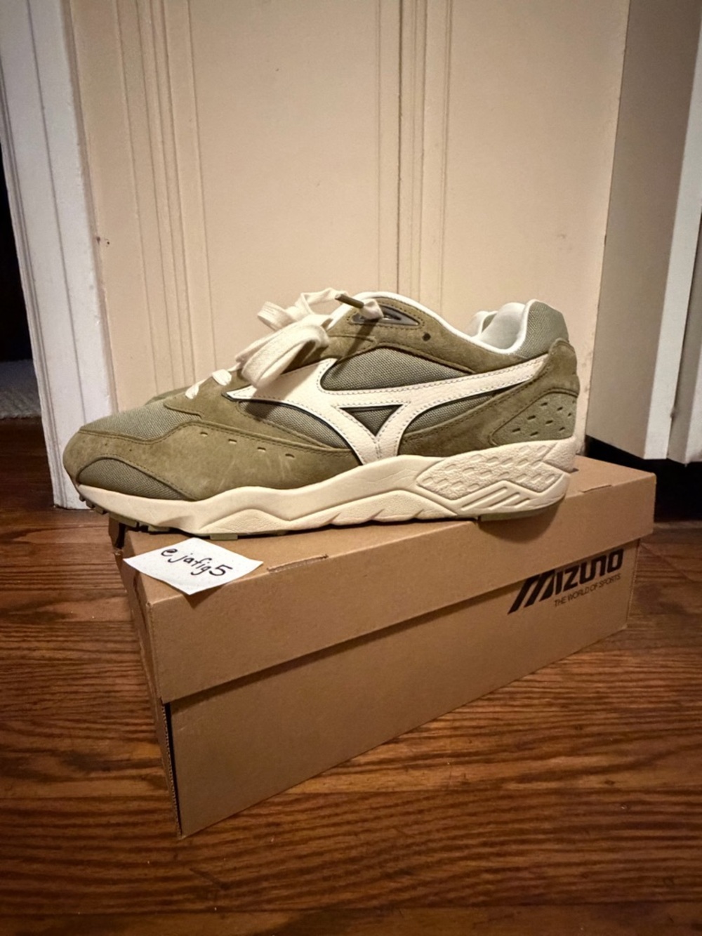 Mizuno Men Athletic Shoes - Olive Green and White - Picture 2 of 3